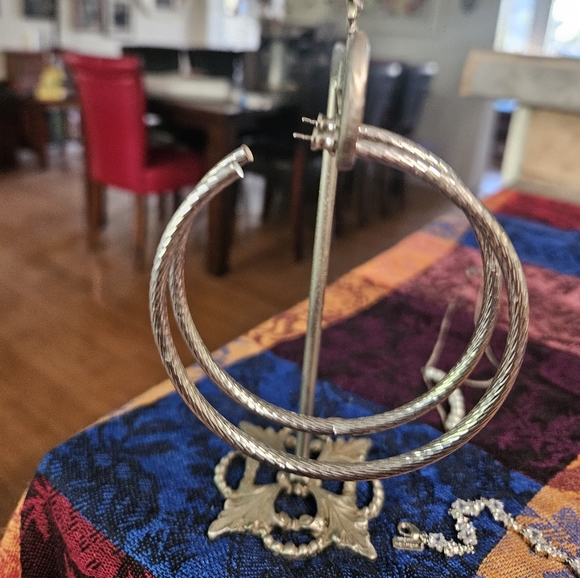 STERLING SILVER LOOP EARRINGS. HOLLOW LIGHT AND BIG. POST BACK. PICS 📸 - Picture 5 of 6